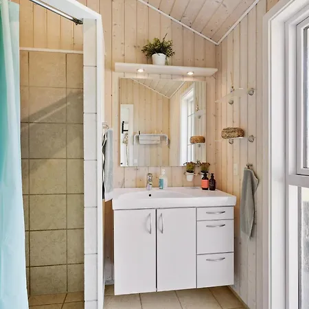 2 Bedroom Awesome In Skarup Fyn * Brohave