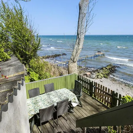 2 Bedroom Awesome In Skarup Fyn Prázdninový dům *